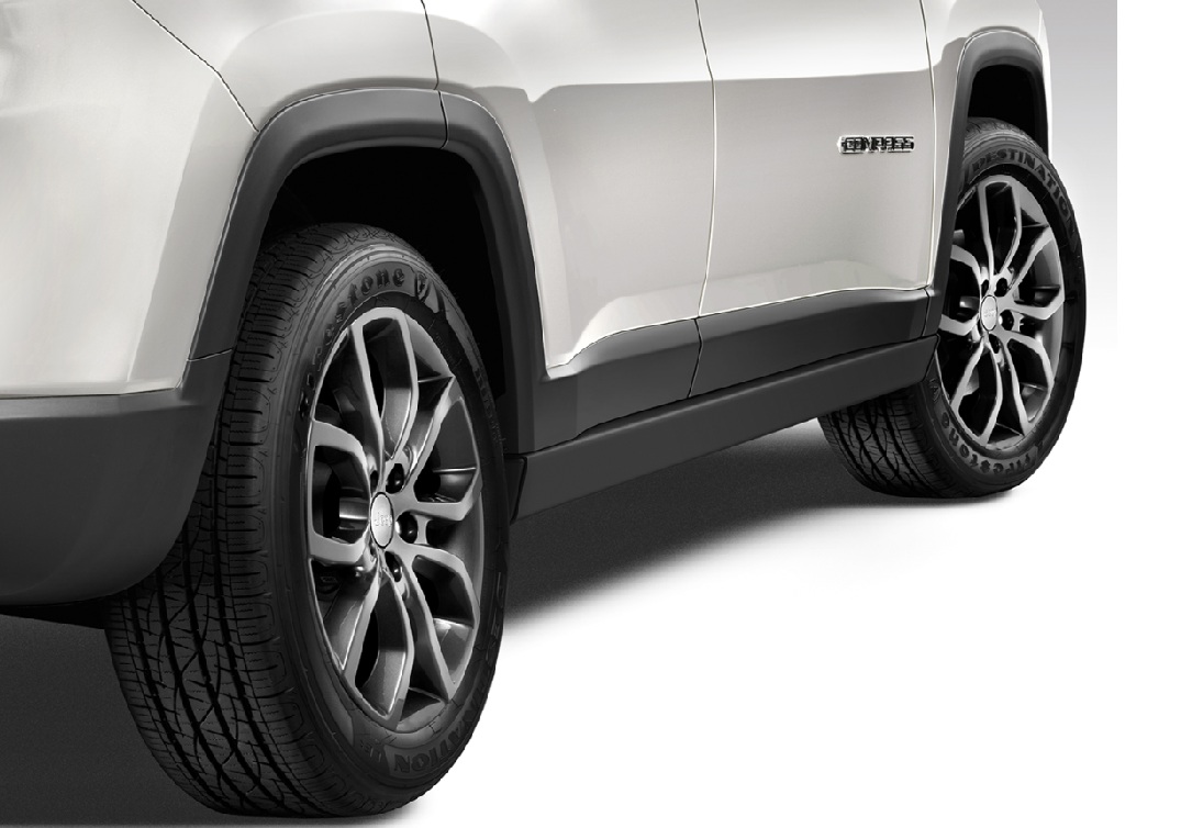 Пороги сталеві чорного кольору (не сумісні з підніжками.) Compass (41537)