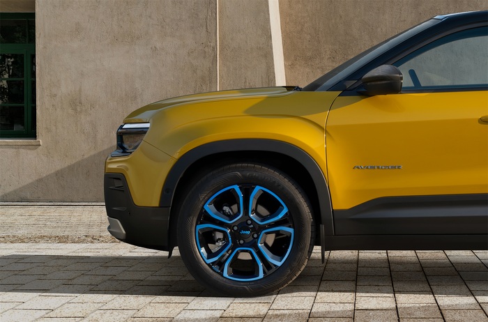 Диск колісний легкосплавний 18" Glossy Black & Blue, Avenger (39014)